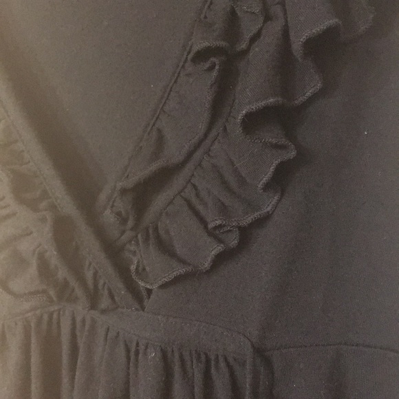 Flutter sleeve v-neck shirt - Picture 4 of 6